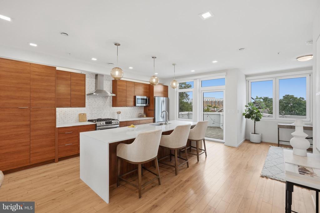 523 MONTANA AVENUE NE Unit: 525A