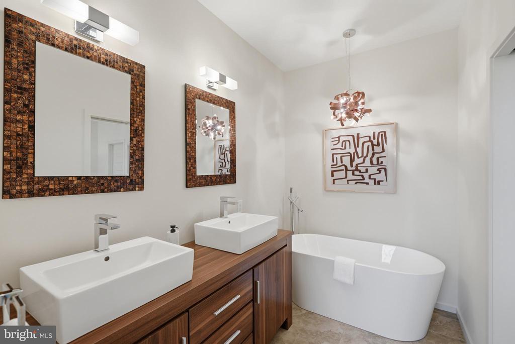 523 MONTANA AVENUE NE Unit: 525A
