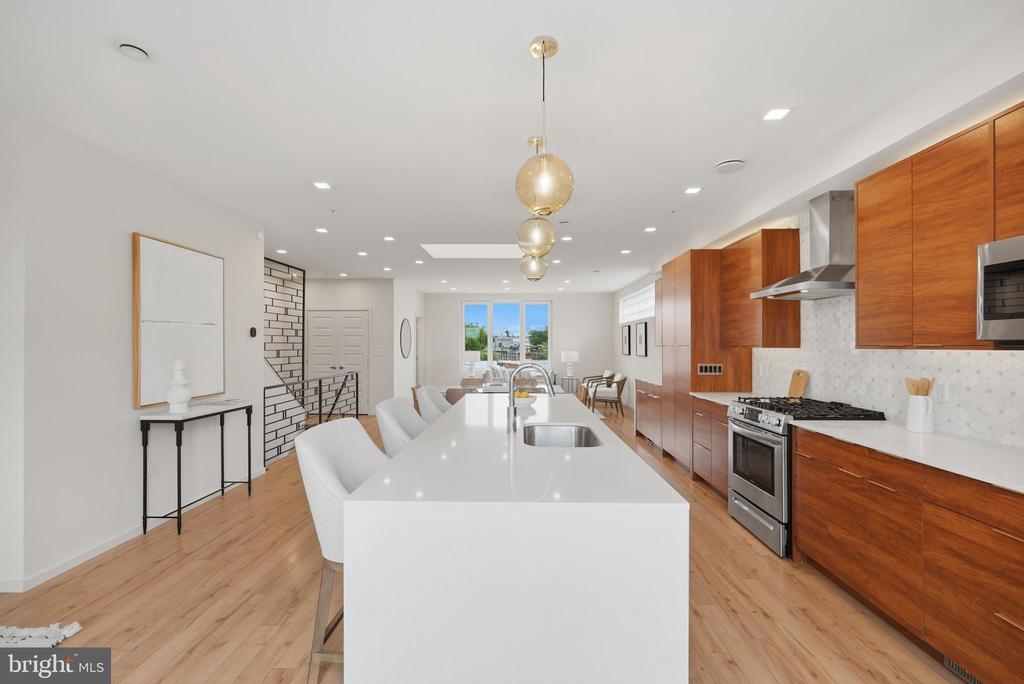 523 MONTANA AVENUE NE Unit: 525A