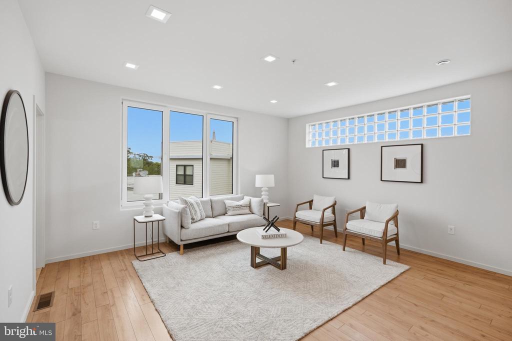 523 MONTANA AVENUE NE Unit: 525A