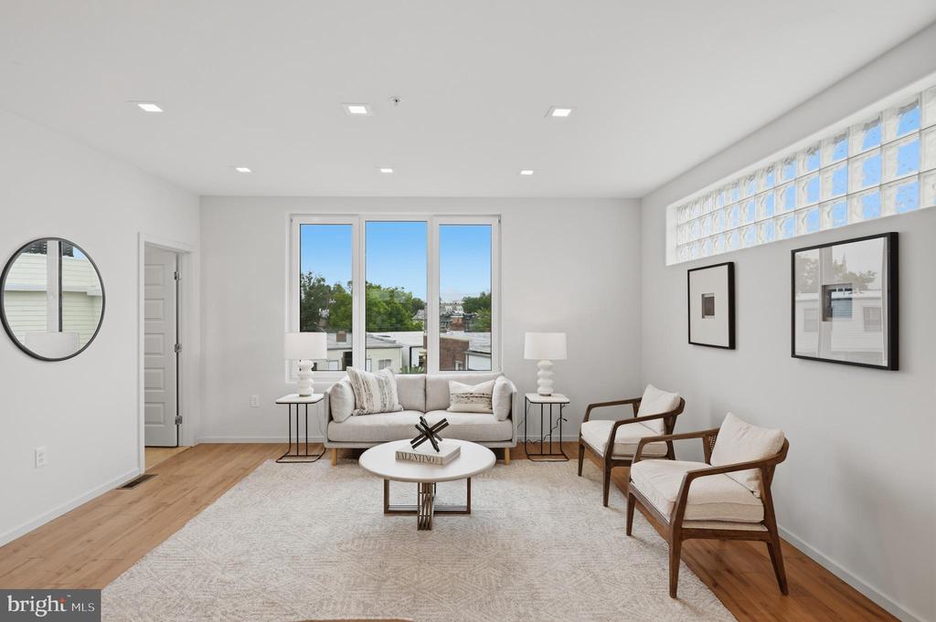 523 MONTANA AVENUE NE Unit: 525A