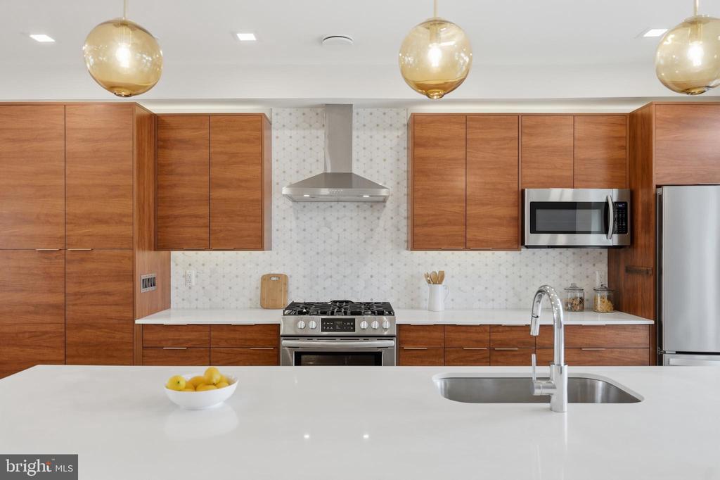 523 MONTANA AVENUE NE Unit: 525A