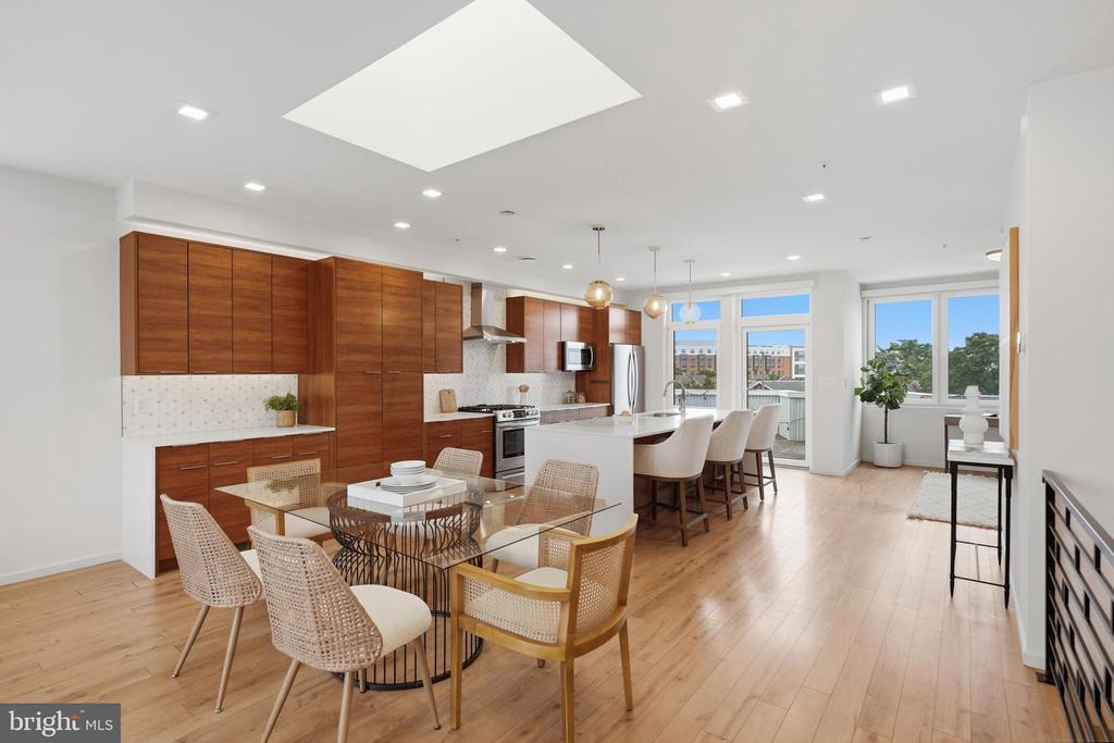 523 MONTANA AVENUE NE Unit: 525A