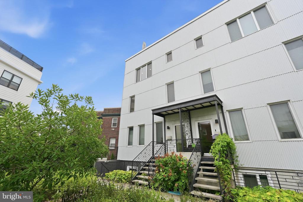 523 MONTANA AVENUE NE Unit: 525A