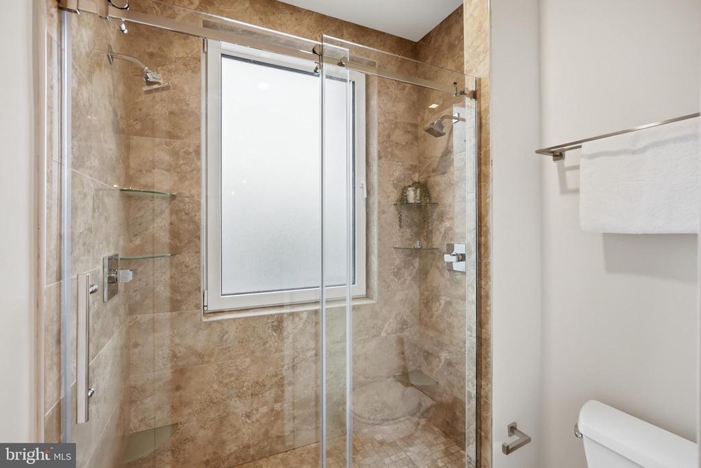 523 MONTANA AVENUE NE Unit: 525A