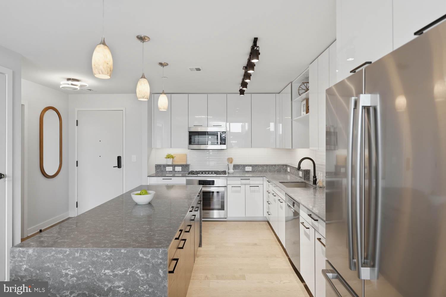 70 N STREET SE N603