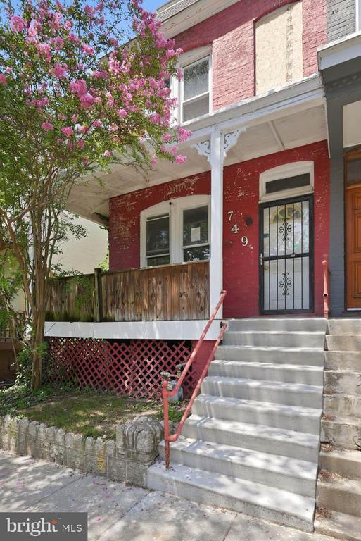 749 GIRARD STREET NW