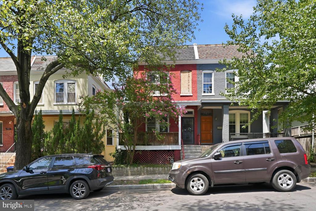 749 GIRARD STREET NW