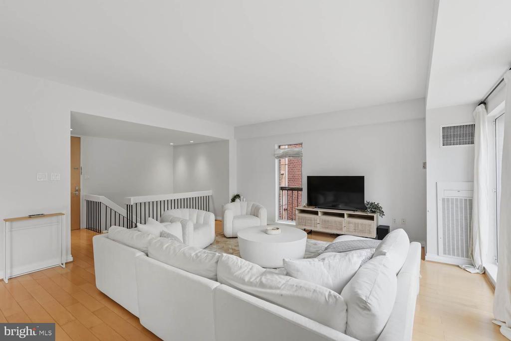 3251 PROSPECT STREET NW Unit: 302