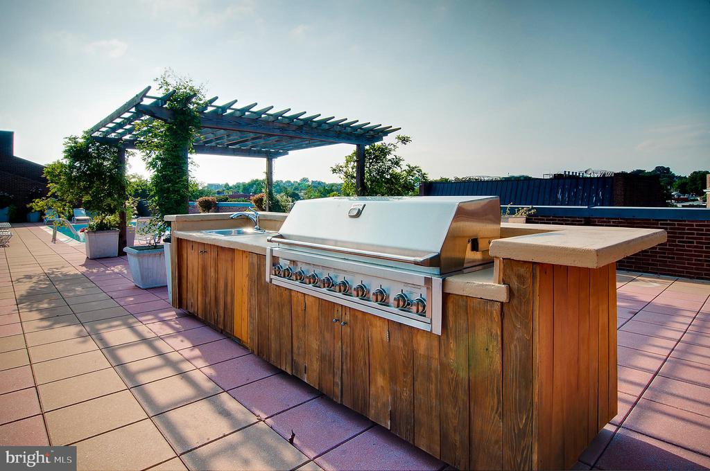 3251 PROSPECT STREET NW Unit: 302