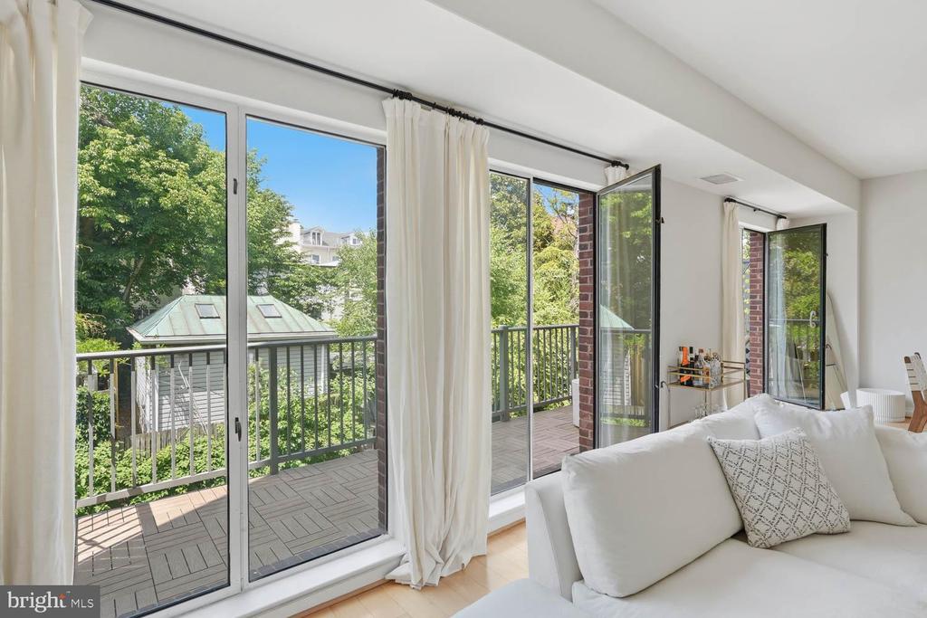 3251 PROSPECT STREET NW Unit: 302