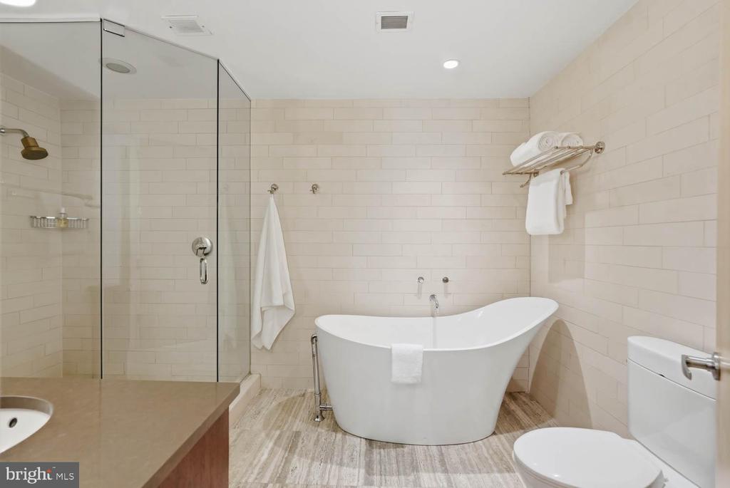 3251 PROSPECT STREET NW Unit: 302