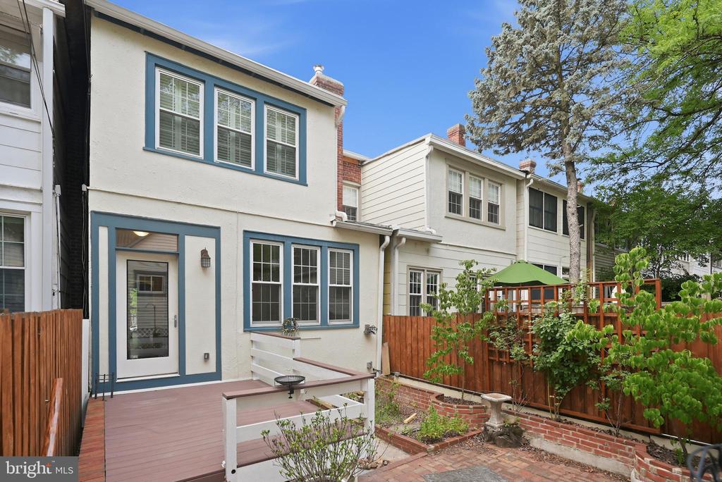 3839 BEECHER STREET NW