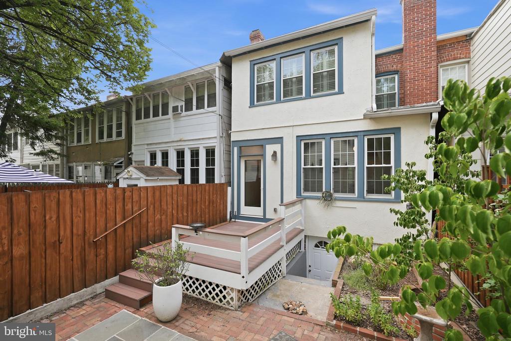 3839 BEECHER STREET NW
