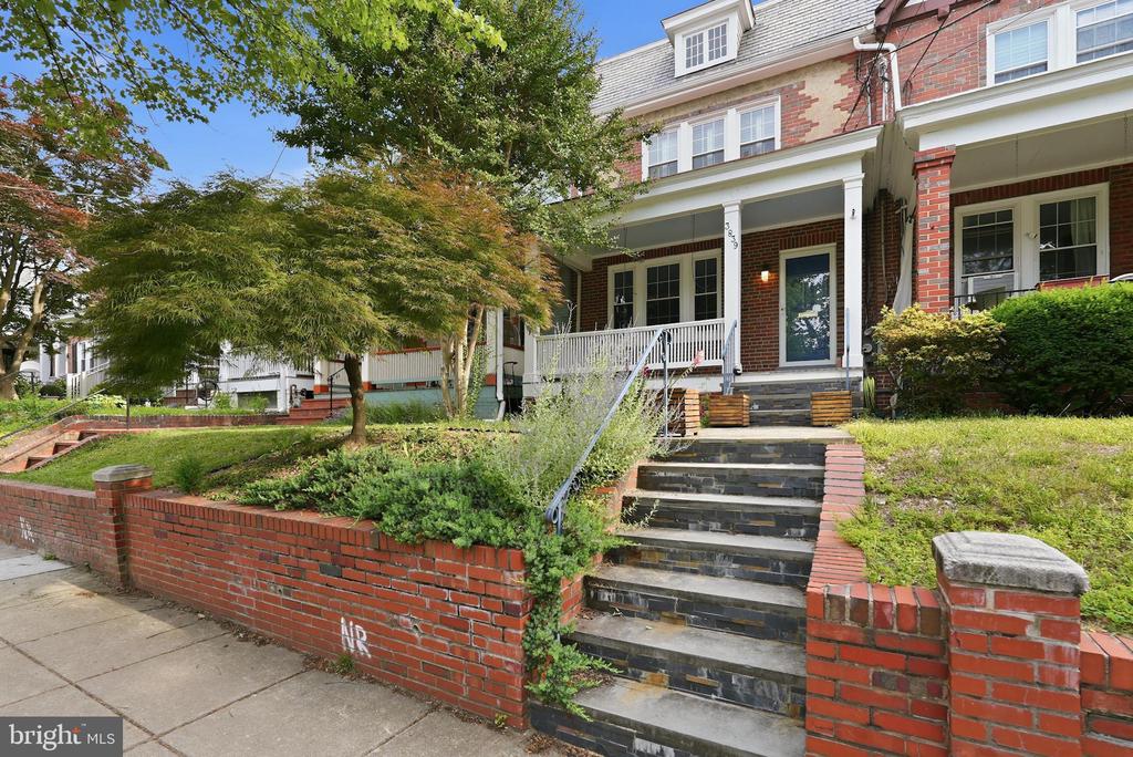 3839 BEECHER STREET NW