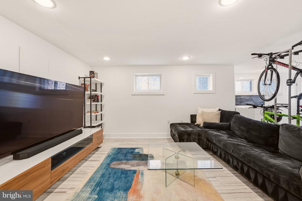 700 LONGFELLOW STREET NW