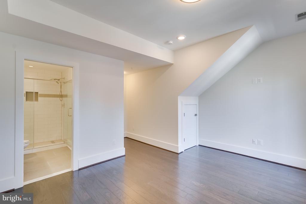 1451 GIRARD STREET NW Unit: 4