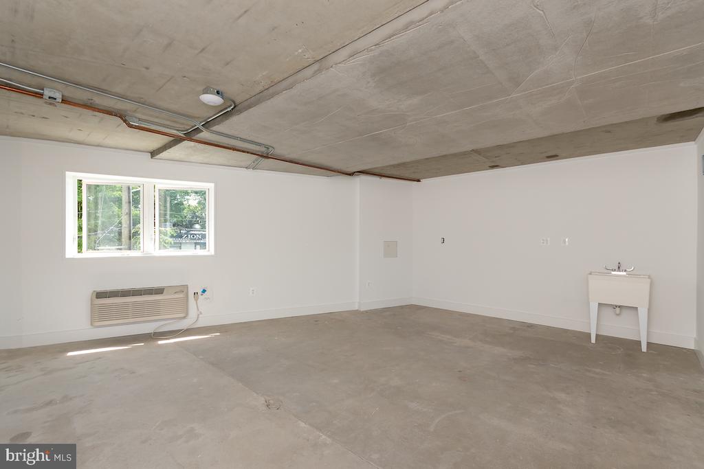 1800 MONTANA AVENUE NE Unit: WR101
