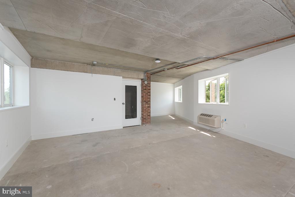 1800 MONTANA AVENUE NE Unit: WR101