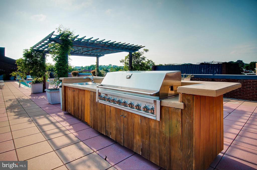 3251 PROSPECT STREET NW Unit: 302