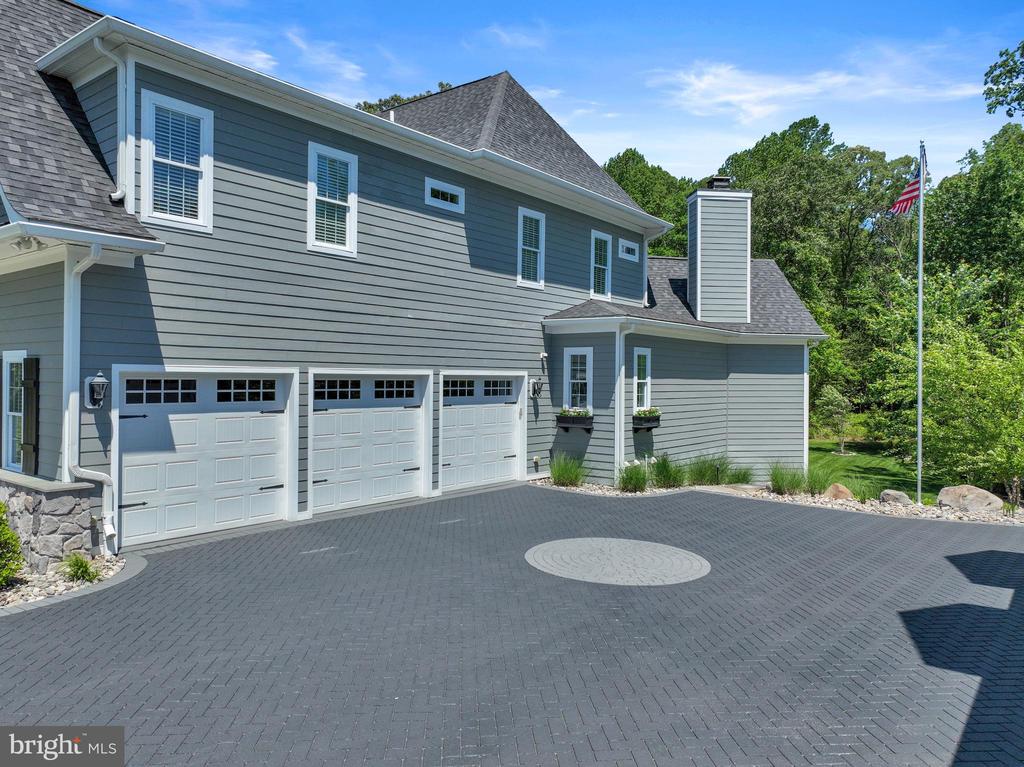 1006 ST ANNES LANE