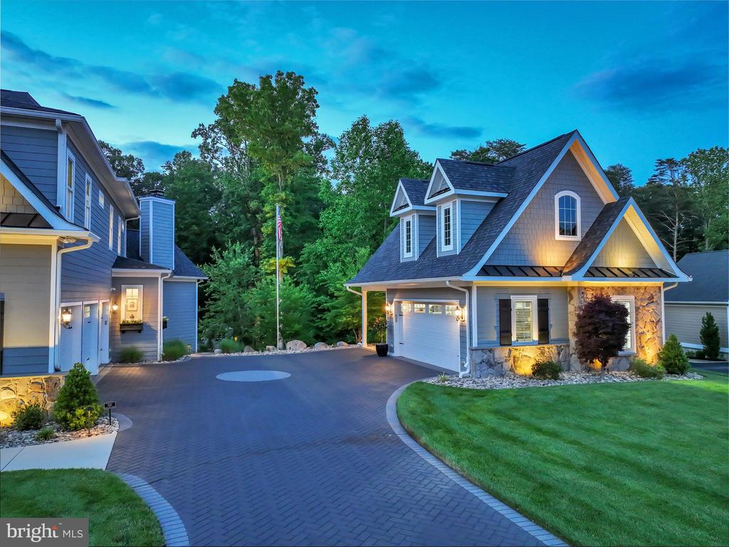 1006 ST ANNES LANE