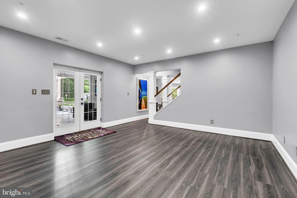 1006 ST ANNES LANE