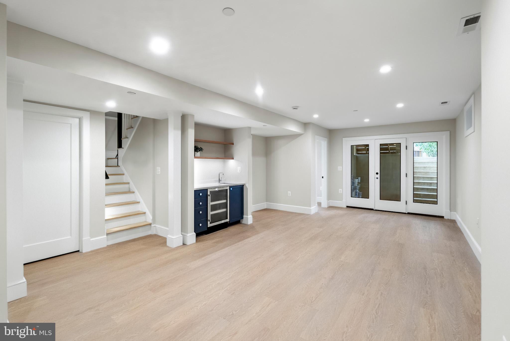 48 MURRAY AVENUE