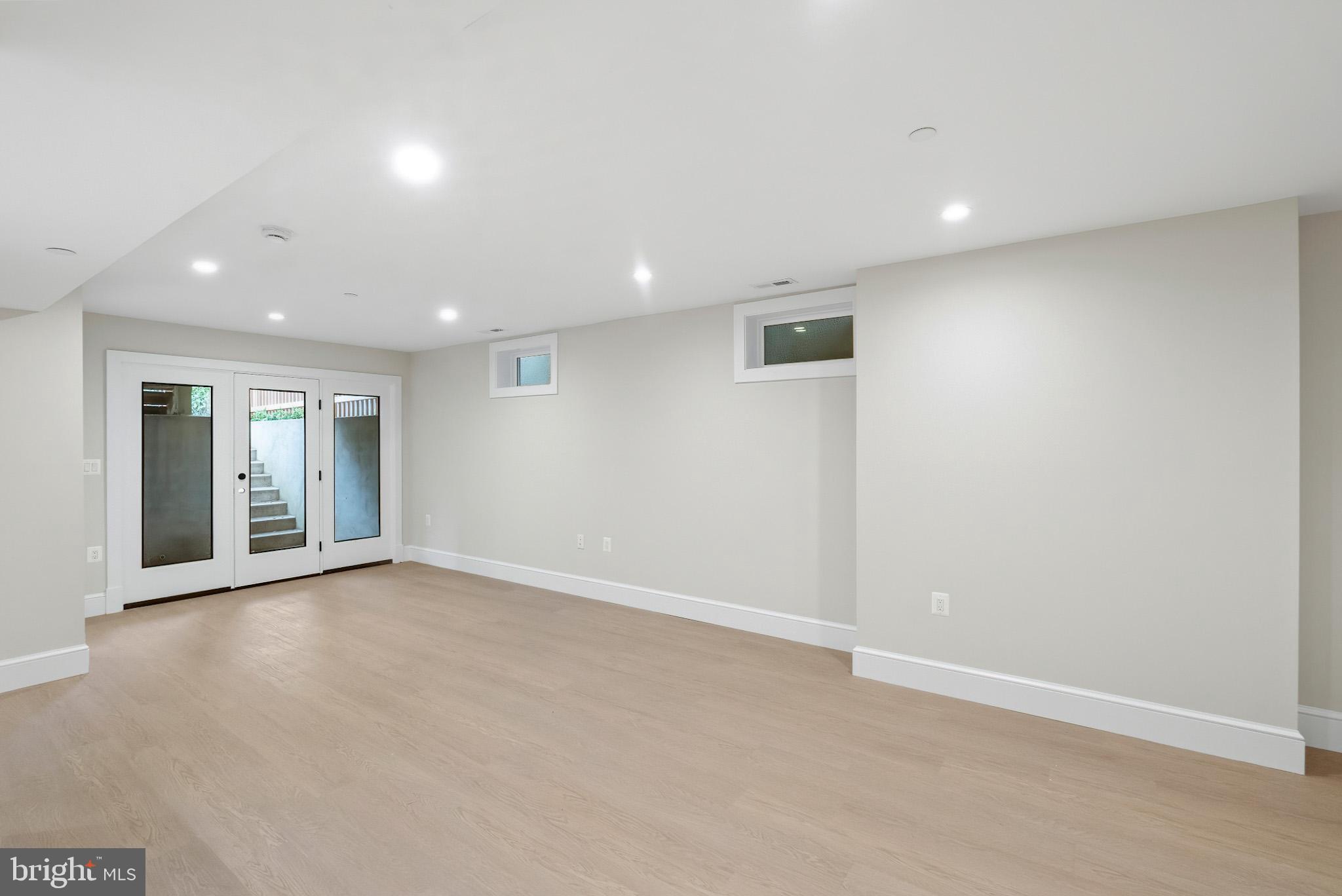 48 MURRAY AVENUE
