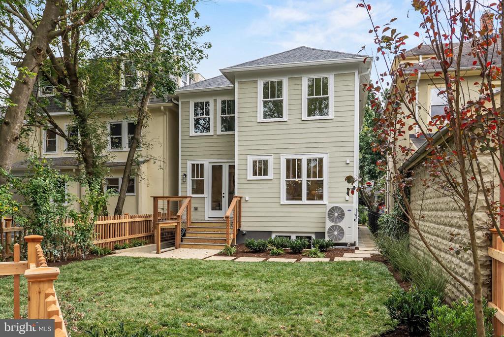 48 MURRAY AVENUE