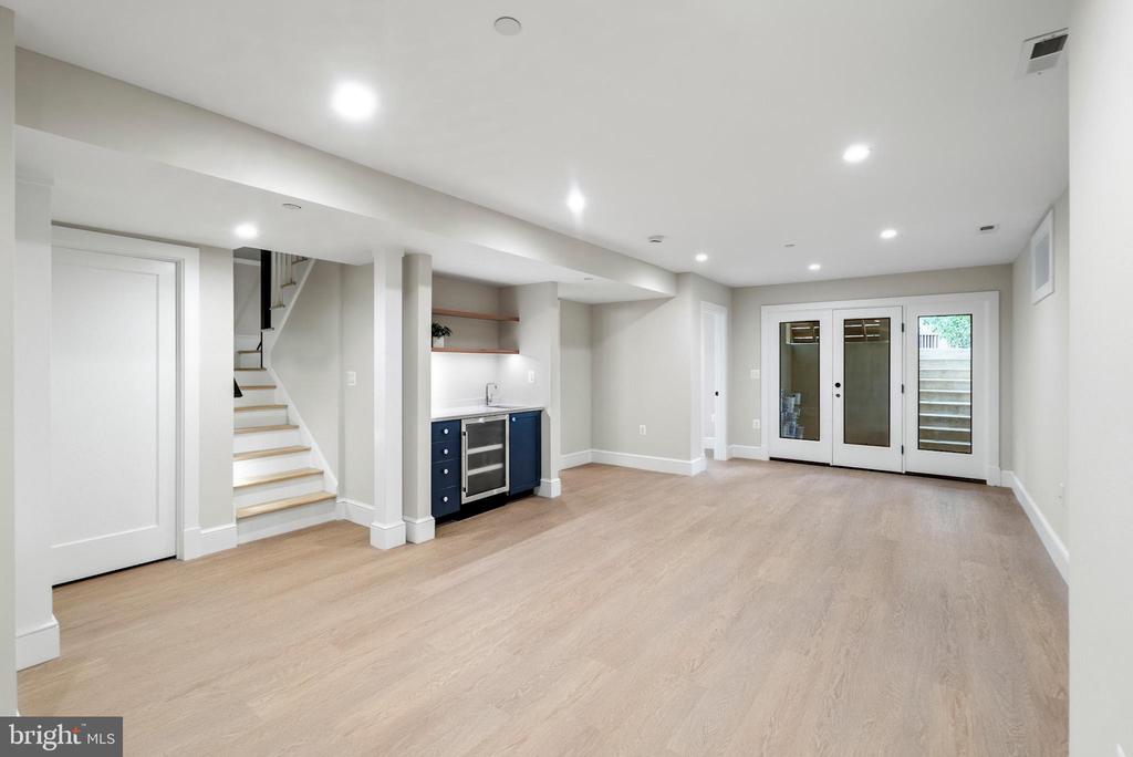 48 MURRAY AVENUE