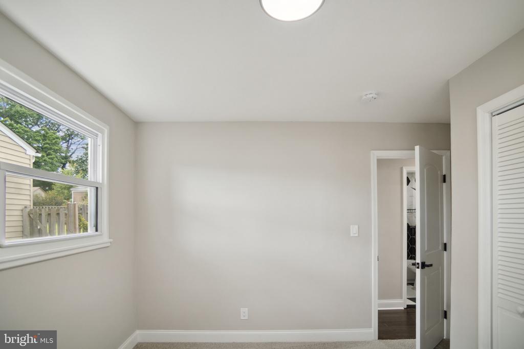219 GLENRAE DRIVE