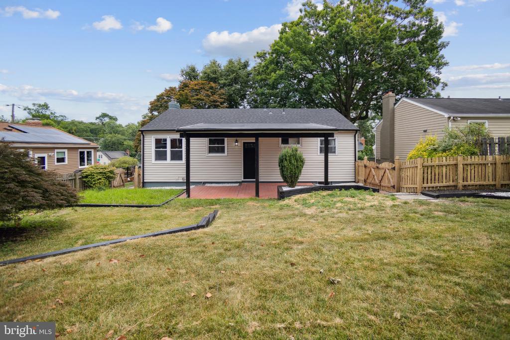 219 GLENRAE DRIVE