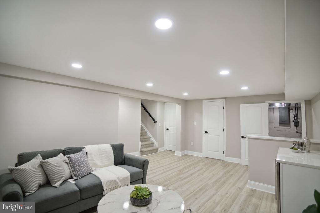 219 GLENRAE DRIVE