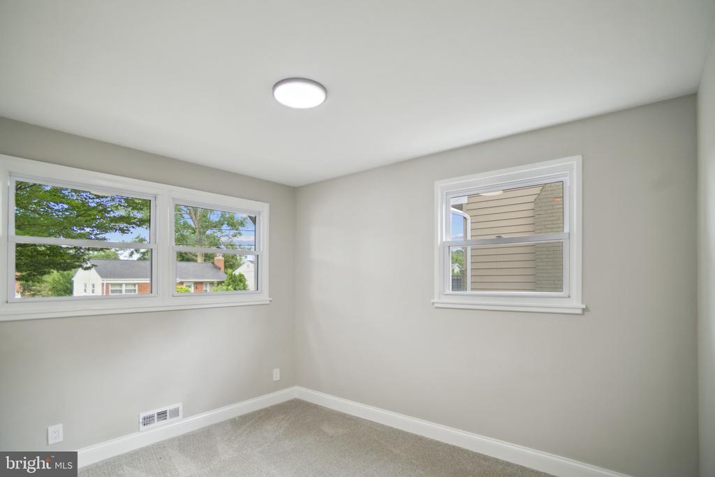 219 GLENRAE DRIVE