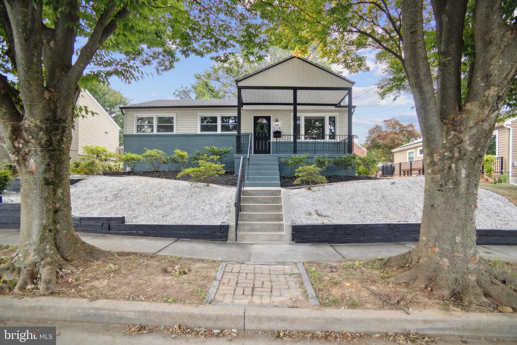 219 GLENRAE DRIVE