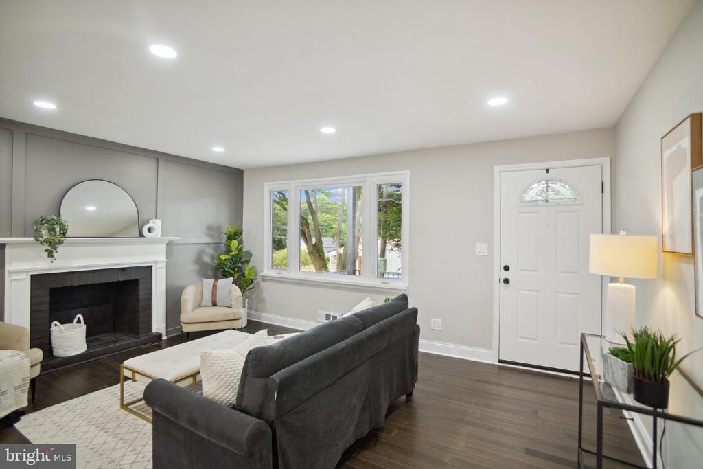219 GLENRAE DRIVE