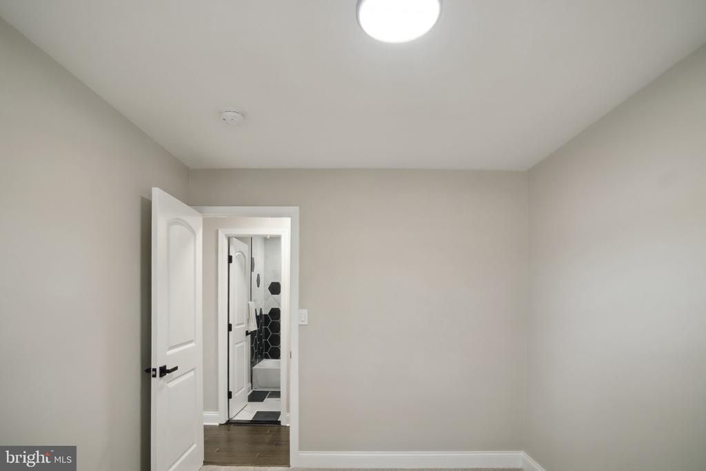 219 GLENRAE DRIVE