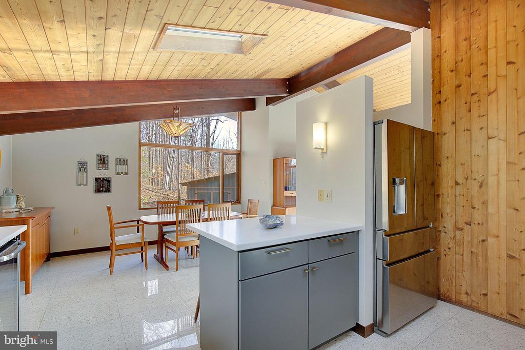5920 Shirl Ct
