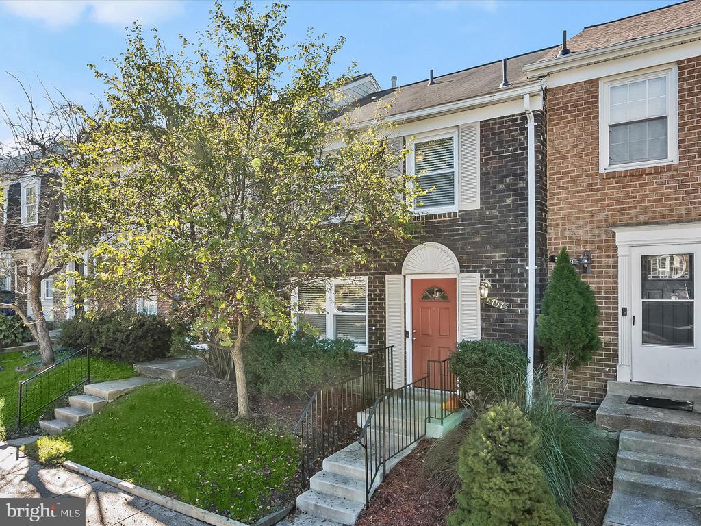 5757 YELLOWROSE COURT