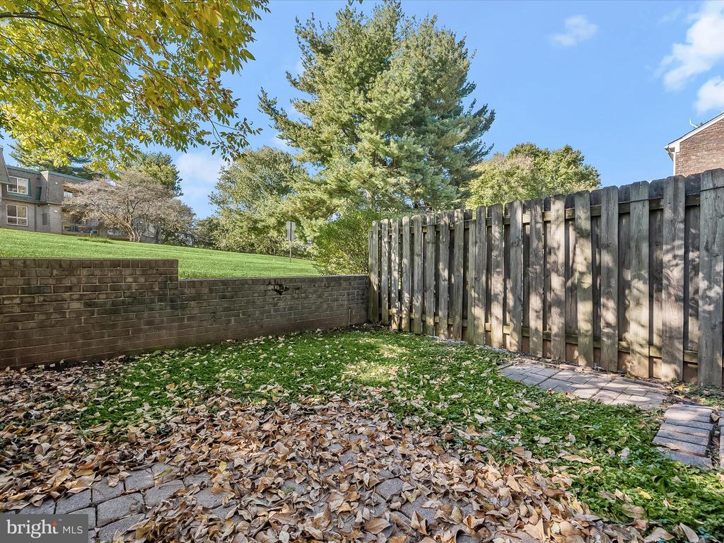 5757 YELLOWROSE COURT