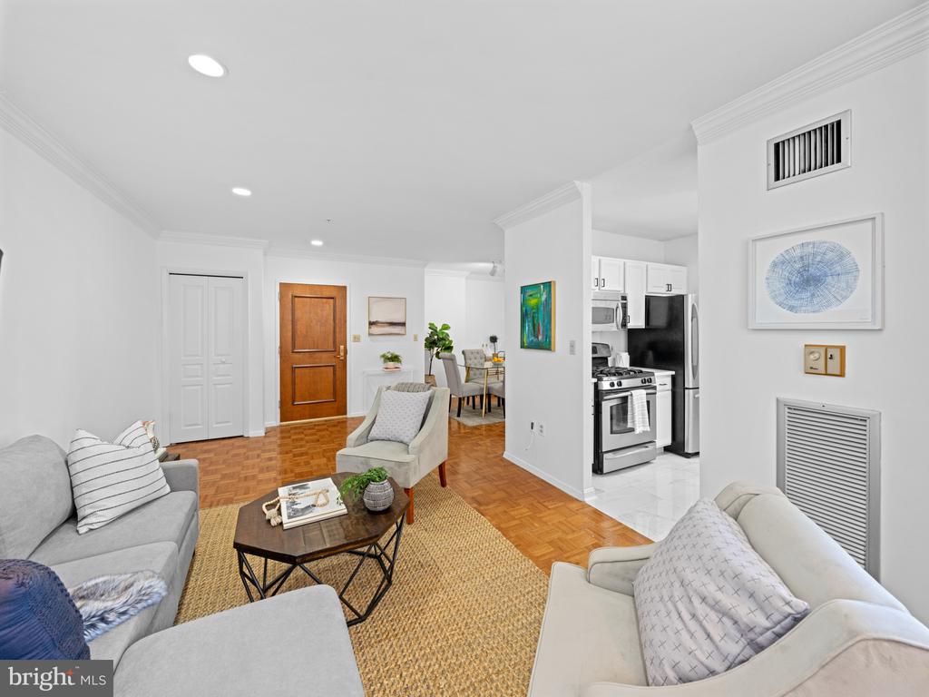 7111 WOODMONT AVENUE 918