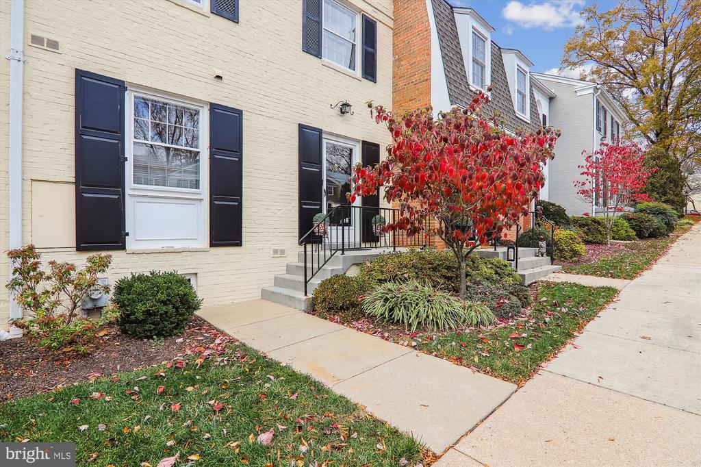 3504 Hamlet Pl #704