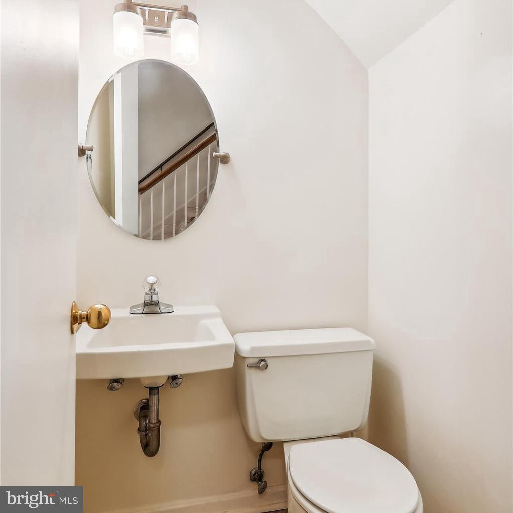 3504 Hamlet Pl #704