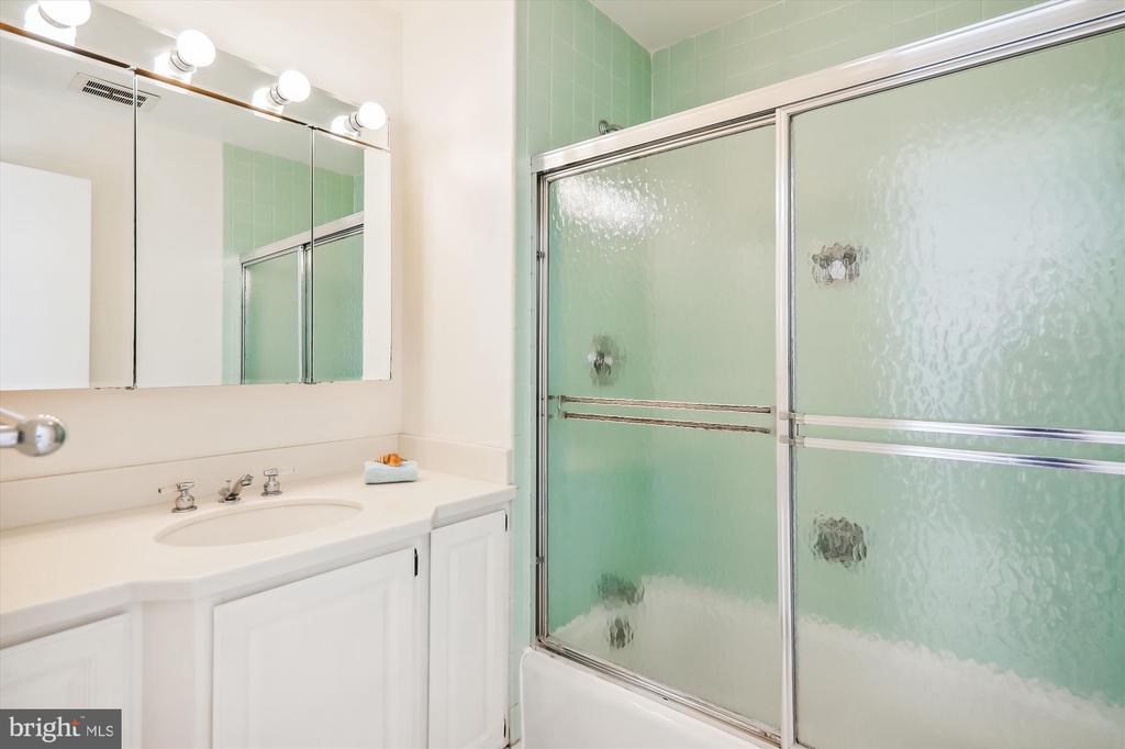 3504 Hamlet Pl #704