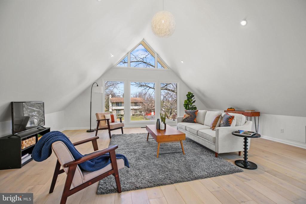 19133 HERITAGE HILLS DRIVE