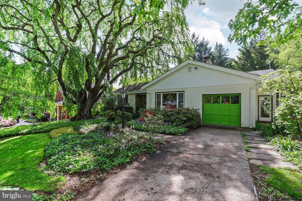 406 Pershing Dr