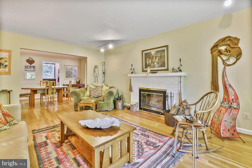 406 Pershing Dr