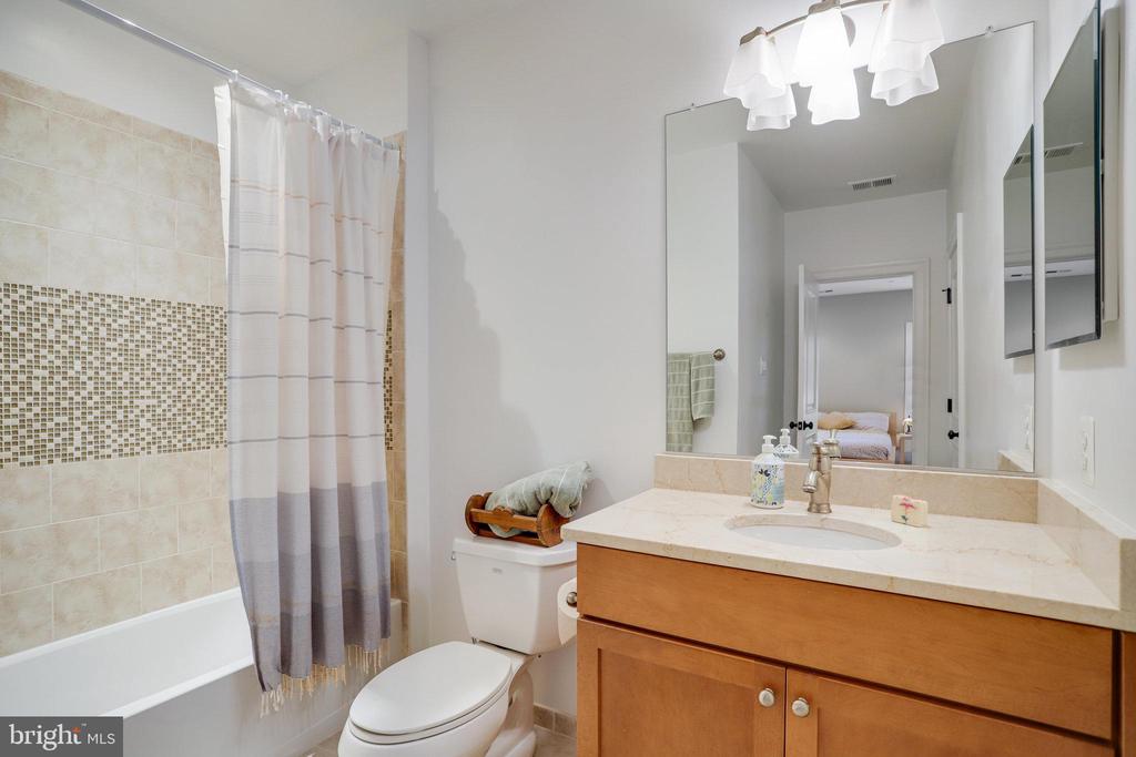 6108 LANDON LANE