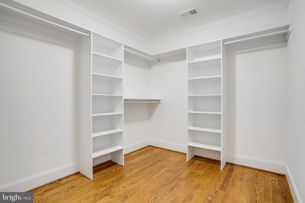 6108 LANDON LANE